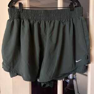 Nike Women's 1X High Waistrd 3” 2-in-1 Shorts Vintage Green